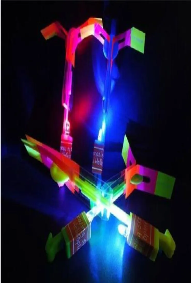 200PCS Kid Bambini Elicottero Rotante Giocattolo Volante Incredibile LED Light Rocket Party9050842