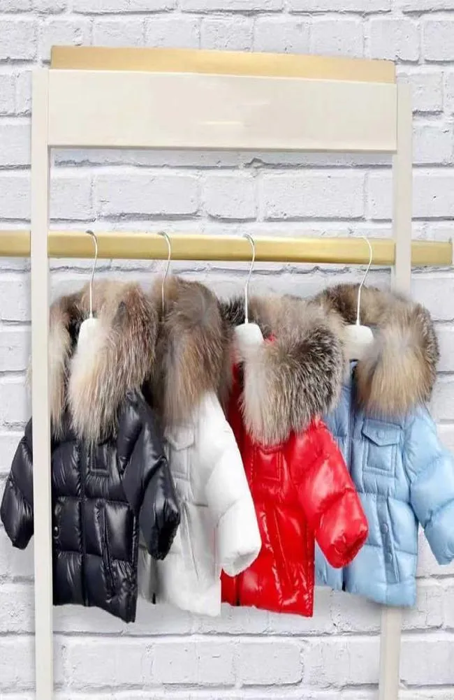 女の子のデザイナーの男の子コート高品質の秋の冬キッズボーイガールビッグヘアタイと帽子フード付きジャケット子供ジャケットToddle1845673