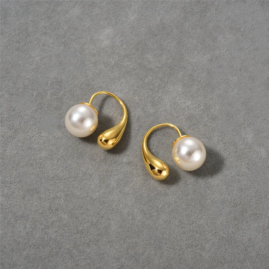 Boucles d'oreilles haut de gamme légères de luxe au design simple, plaquées cuivre, or véritable 18 carats incrusté de perles, nouvelles boucles d'oreilles de style européen et américain pour femmes