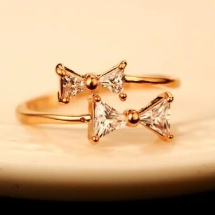 Koreańska marka projektant Cubic Zirconia Bowknot Ring Fashion Gold Splated Charms Pierścienie dla kobiet331L
