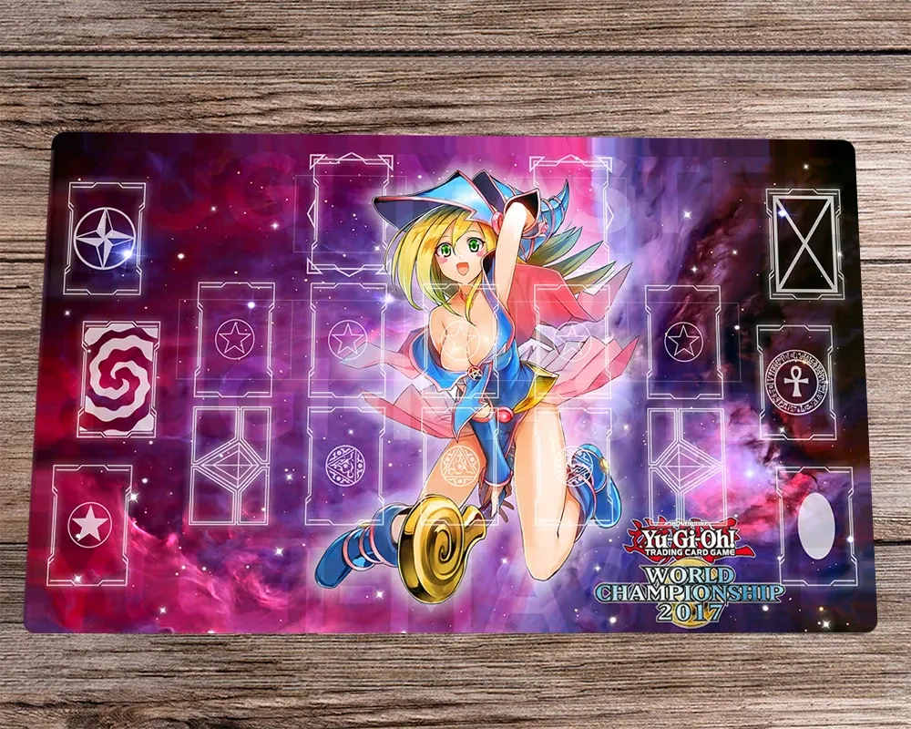 Almofadas YuGiOh Playmat Dark Magician Girl Anime CCG TCG Playmat Jogo de cartas de negociação Tapete grátis Bolsa Tapete de mesa Tapete de mesa Mousepad 60x35cm