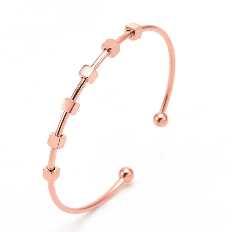 Semplice braccialetto da donna a forma di C in acciaio al titanio, versione coreana, accessori quadrati temperamento, gioielli con bracciale in stile oro rosa