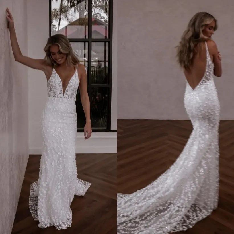 Bohemian Mermaid Wedding Dress Backless Spaghetti V Neck spets Appliced ​​Beach Bridal Gown Robe de Mariee för brud