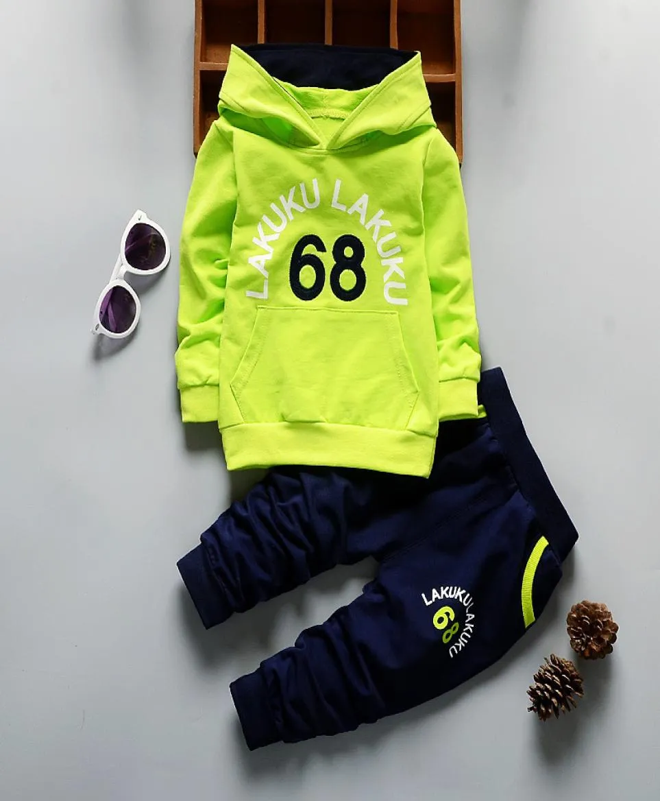 Baby Boy Girl Set di abbigliamento Casual Boy Clothes Tuta Lettera con cappuccio Neonato Boy Clothes Cappotto 1 2 3 4 anni Y1905182076154