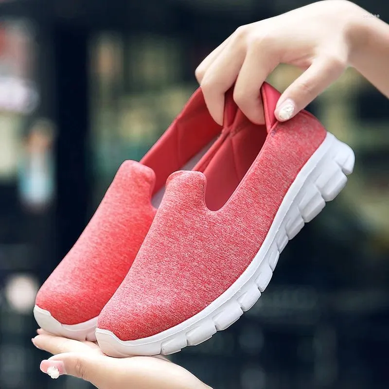 Casual Shoes Women's Slip-On Flat Women Sport Sneakers Kvinnliga andningsbara loafers damer utomhus Zapatillas Mujer Chaussure Femme