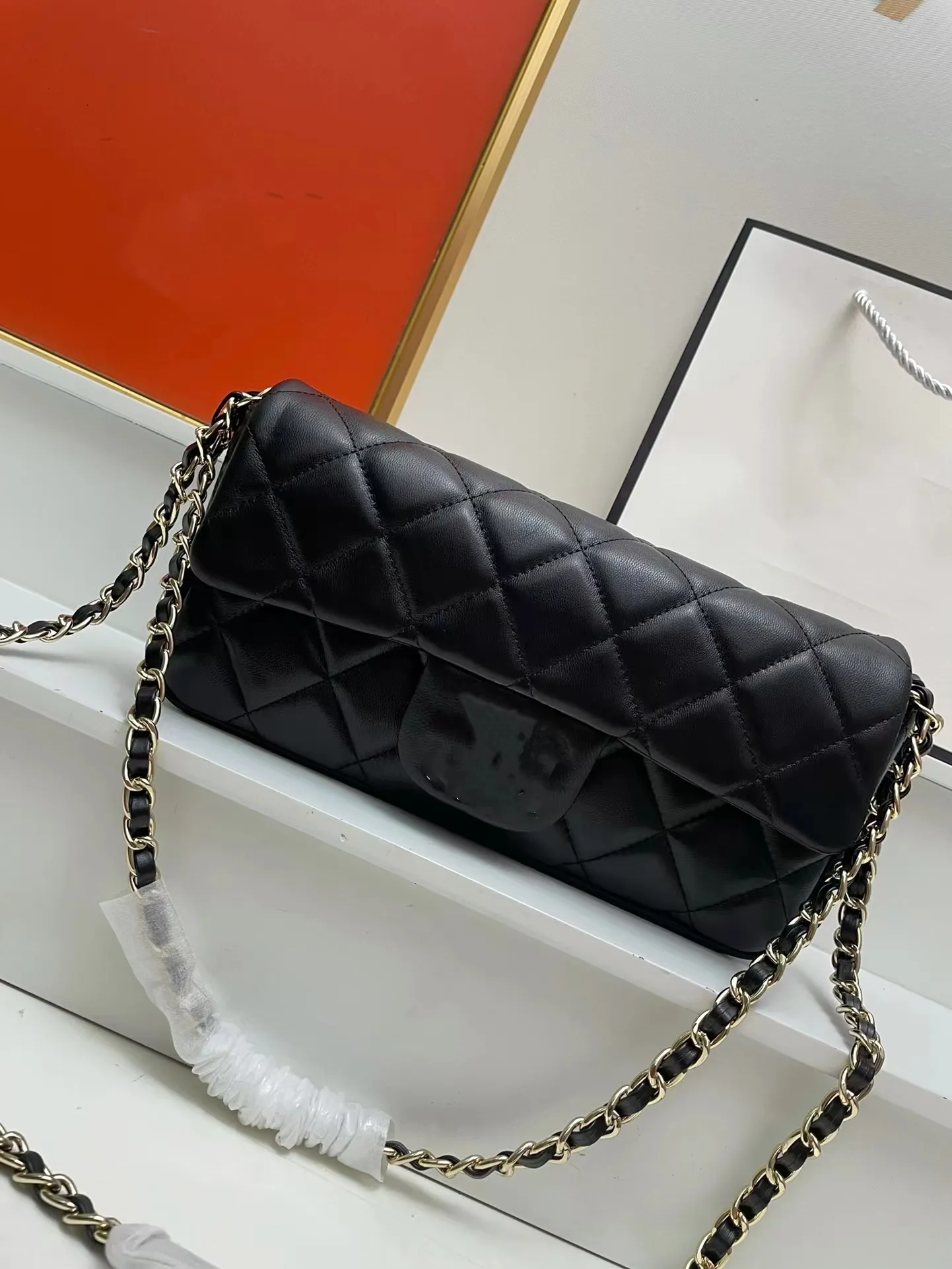 23s Ny fashionabla design Women's Classic Pearl Buckle Bag gjord av hållbar fårskinn med tillagda kedja avtagbara multifunktionella ena axelväskor