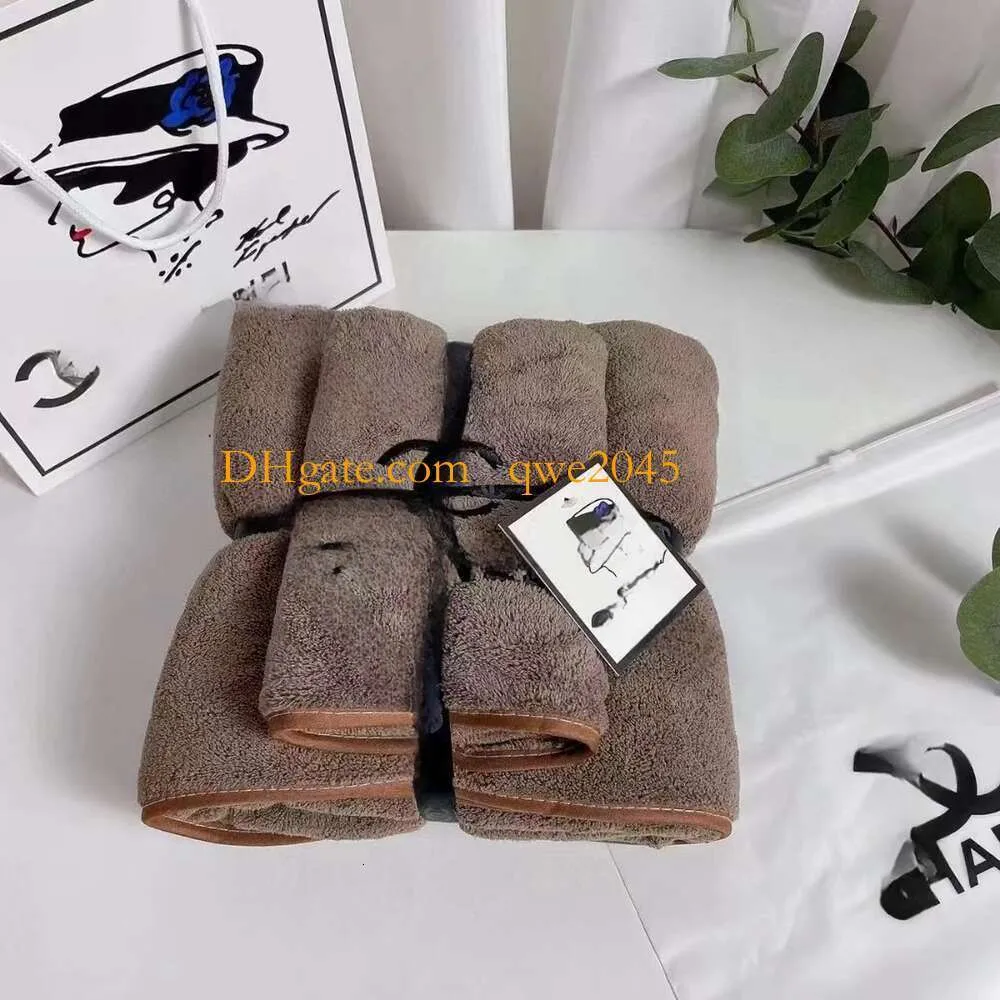 Banyo Seti Mercan Velvet Toptan Kadınlar Moda Havlular Lüks Unisex Havlu Emici Tasarımcı Erkekler Yüz Bezleri Havlu Takım Eşsiz Tasarım Hediyesi