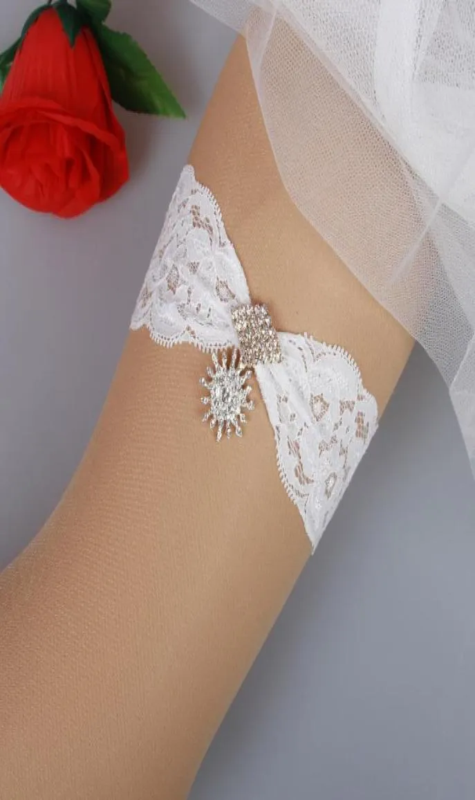 Vintage Bridal Garters Prom Garter Bridal Wedding Garter 1 Piece set White Lace Rhinestones In Stock Cheap Plus Size5610990