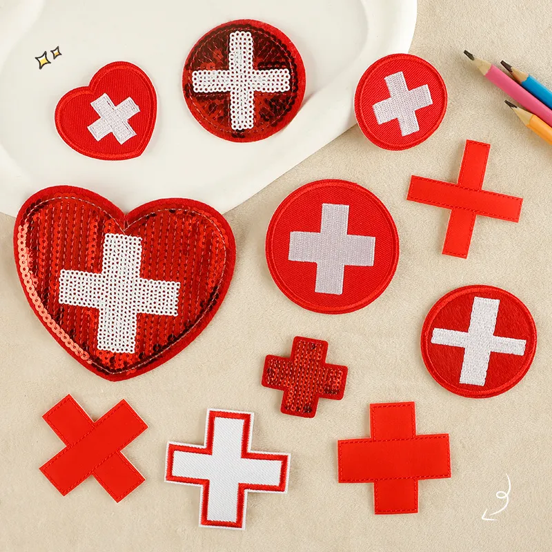 Medic Iron On Patches Heart with Red Cross brodered Applique Love Heart Sequin Patch för klädjacka ryggsäckar DIY -dekorationer