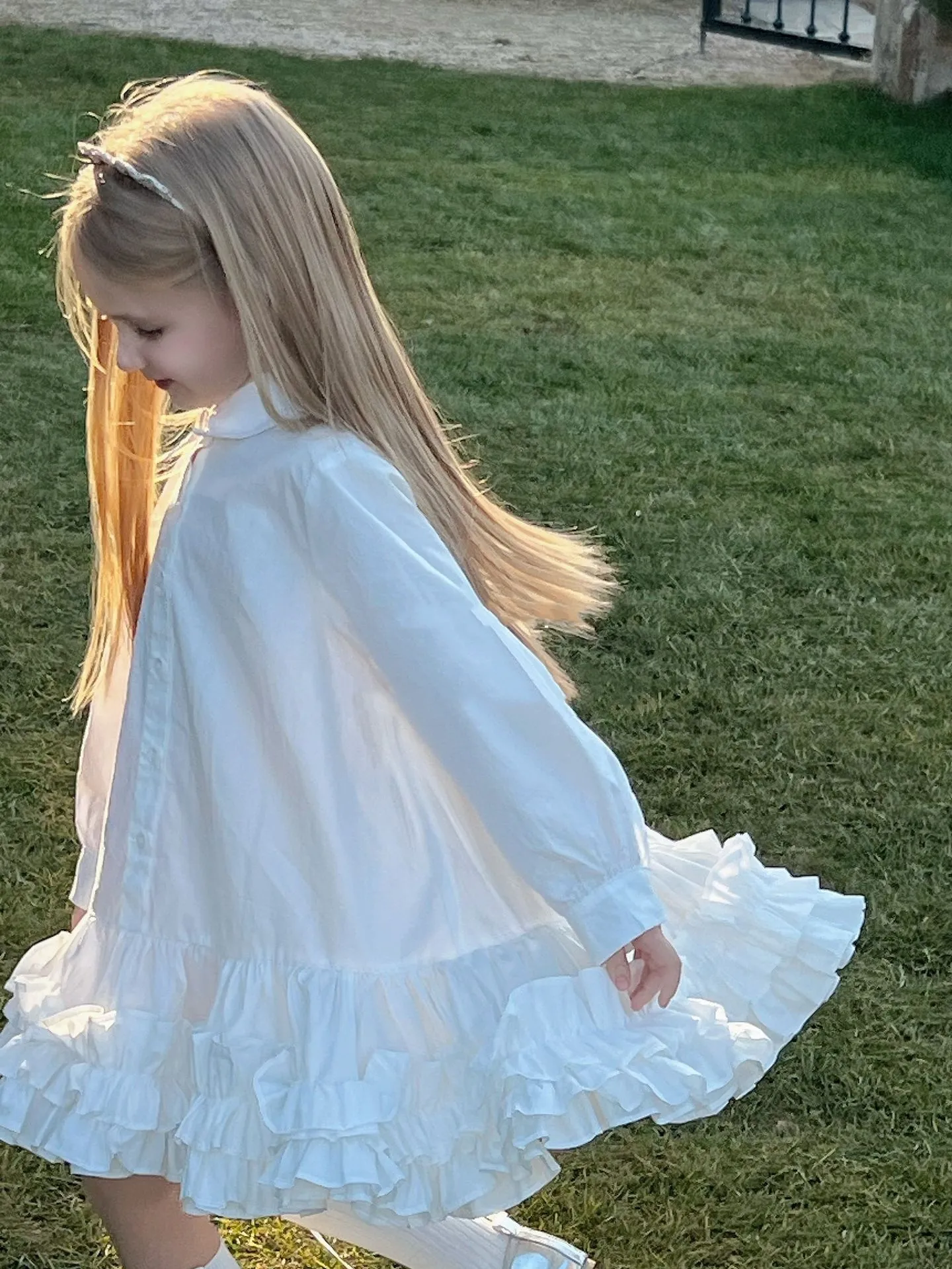 2024 Printemps filles à plusieurs niveaux falbala ourlet robes enfants revers simple boutonnage chemise à manches longues robe enfants princesse vêtements Z6970