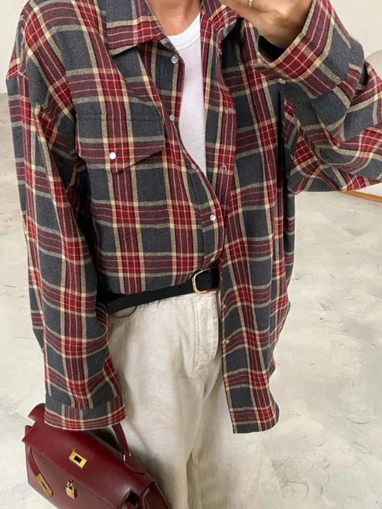 Camisa A Cuadros De Gran Tamaño De Las Mujeres: Estilo Vintage