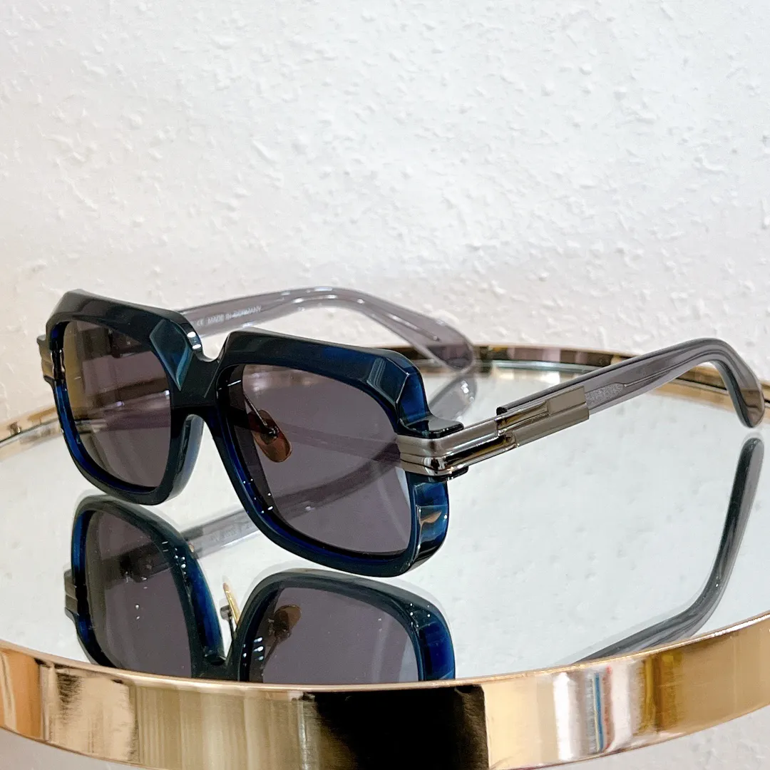 Vintage Square Sunglasses: Crystal Gold Grey Gradient, UV400  display picture 3