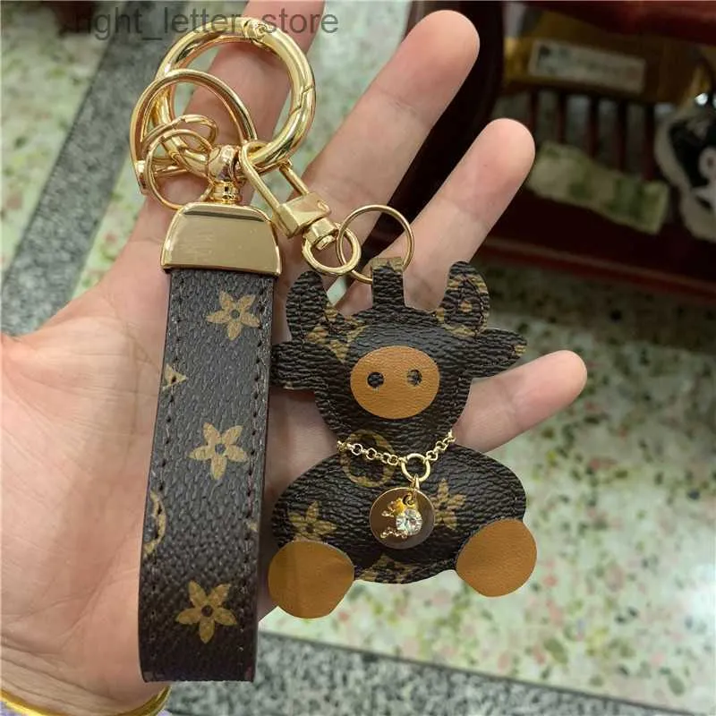Porte-clés clé vache porte-clés accessoires fleur marron ours en peluche porte-clés bijoux sac Animal cadeaux 240303