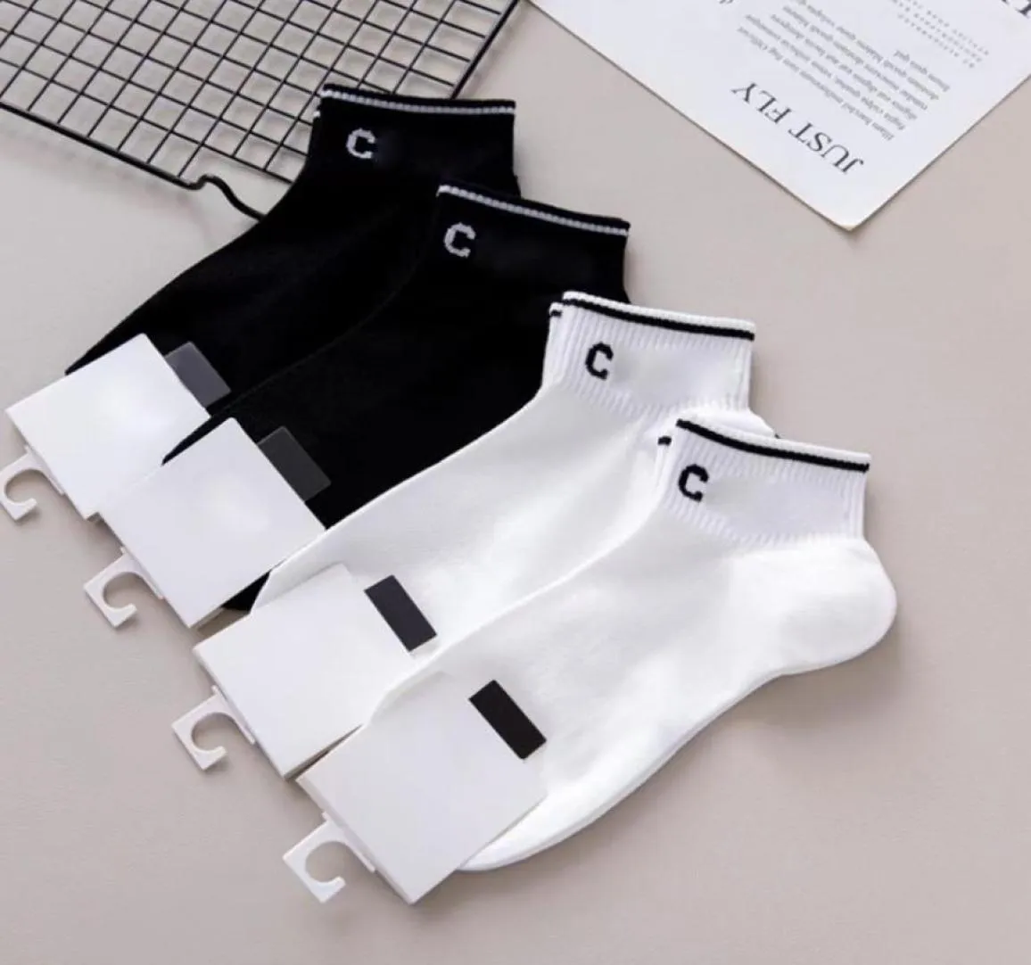 2 stilar bokstav bomullsstrumpor med tagg svart vit casual sport ankel sock mode strumpor hela hög kvalitet2582622