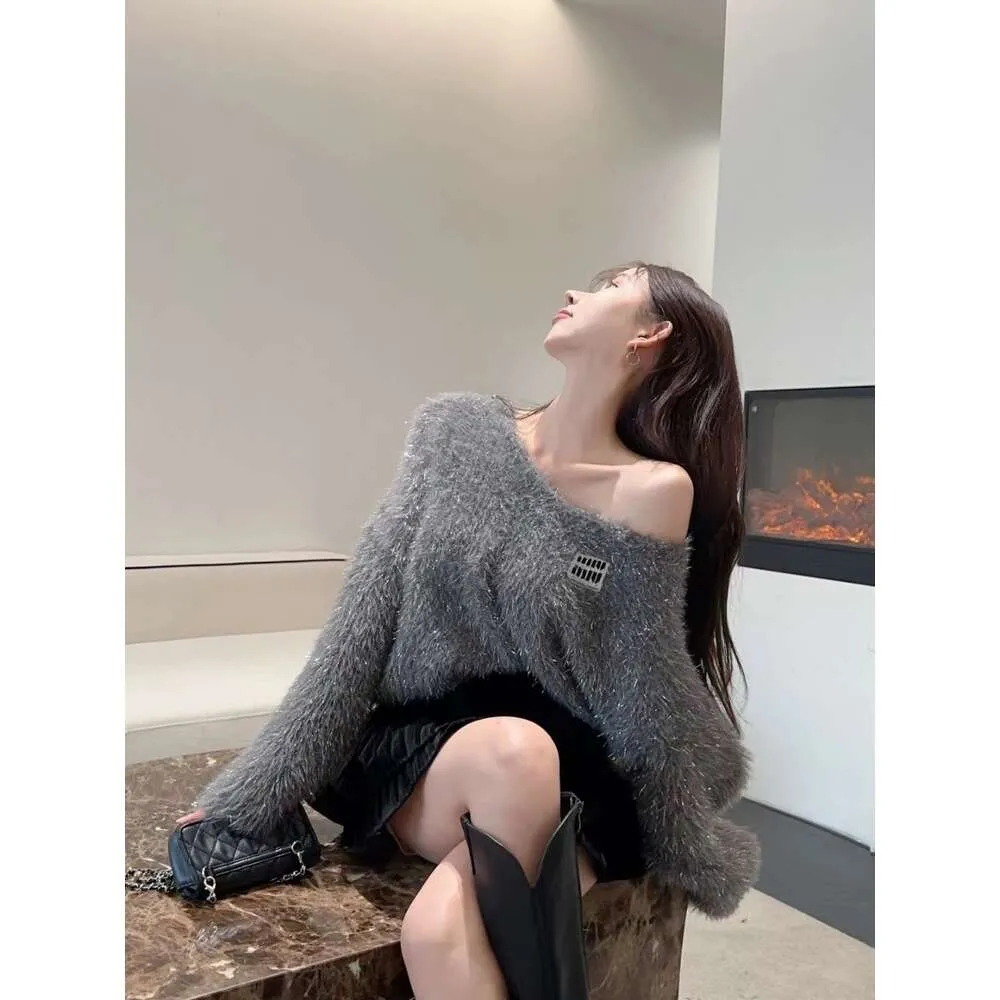 miui Top womens sweater designer Tom Autumn/winter New V-neck Sparkling Embroidered Mink letter Sweater miuimiui Knitwear Love Sweater y2k 257E