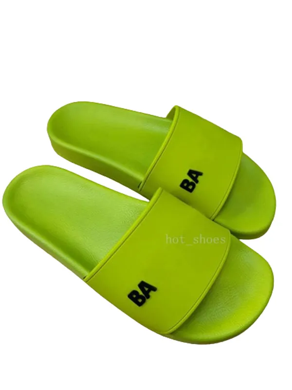 Classique Paris Pantoufles Hommes Diapositives Femmes Sandales de créateurs célèbres pour femmes Hommes Tongs de plage unisexes Blanc Rouge Vert Noir Rose Bleu avec boîte à chaussures taille 35-46