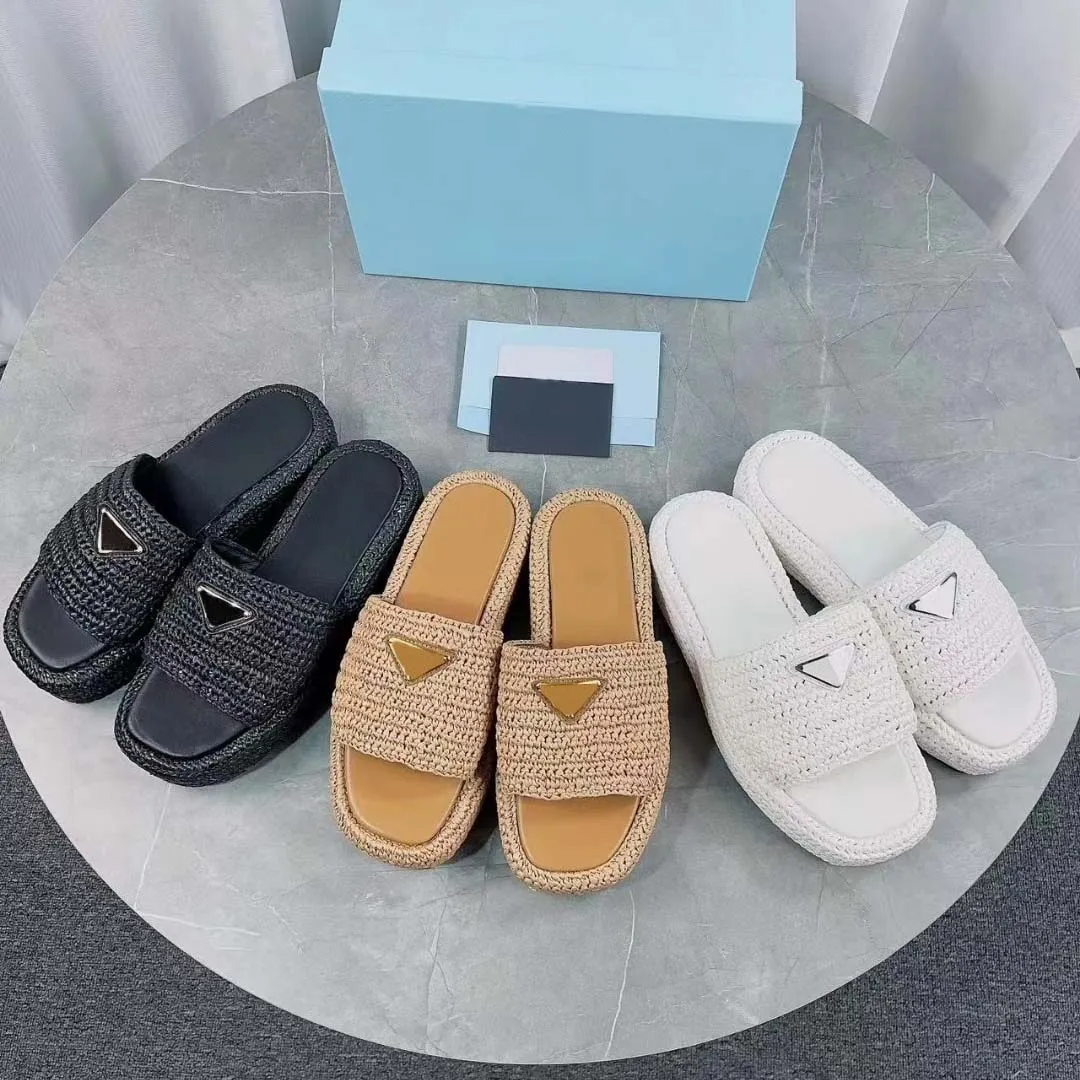 Slippare kvinnor designer sandaler plattform mode klassisk slip beige svart vit halm sandal triangel spänne mulor tjocka botten damer platt plattformar glider 5 s