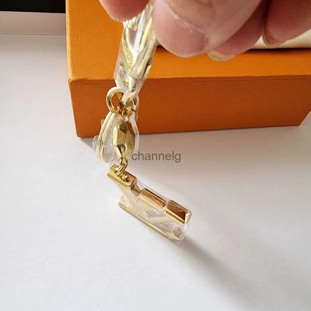 Key Rings New alloy gold design astronaut keychains accessories designer keyring solid metal car key ring gift box packaging 240303