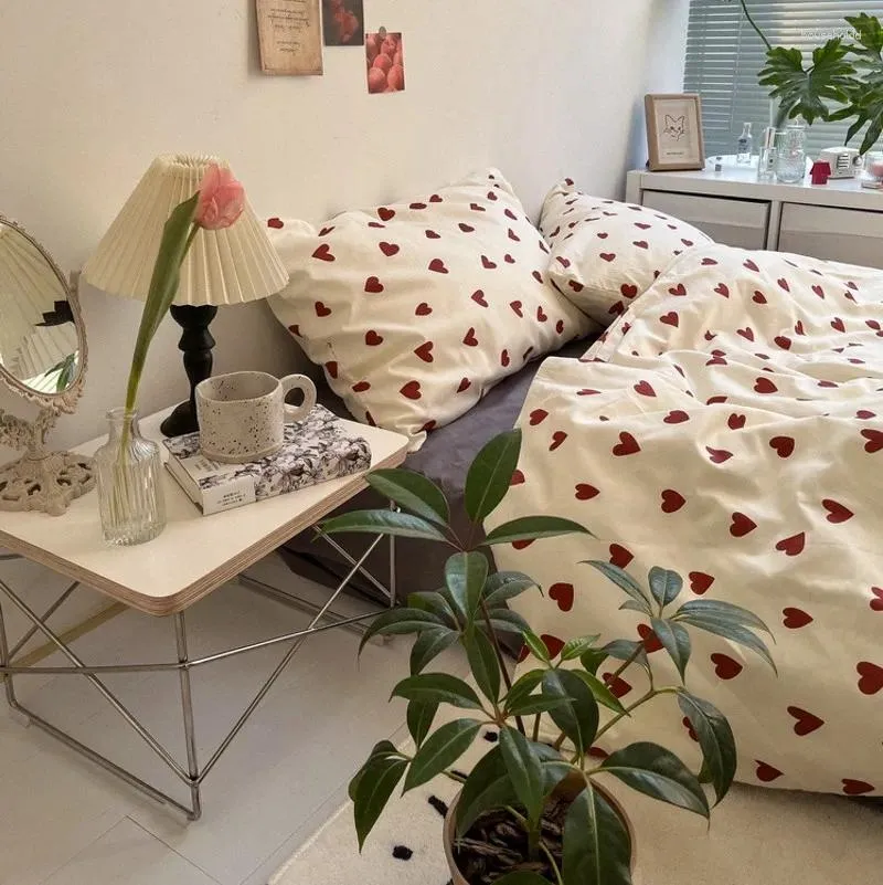 Set di biancheria da letto Set copripiumino a cuore rosso Ins Style No Filler Lenzuolo grigio Federa per bambini Kit di decorazioni per la casa per adulti singolo queen size