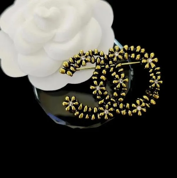 Lüks Klasik Desinger Broşlar Bow Pearl Broş Mücevher Kadın Broşlar Takım Pimi Altın Gümüş Marka Takı Aksesuarları Parti Hediye 20 Style