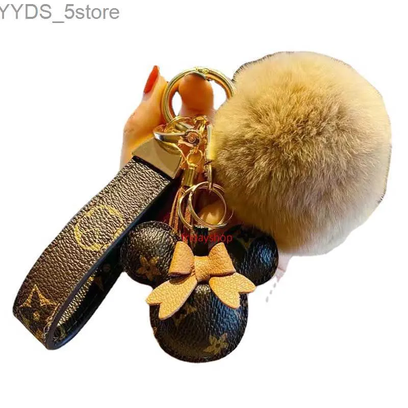 Keychains Lanyards Fashion Mouse Diamond Design Favor Flower Jewelry Keyring Gift Leather Keychains 240303