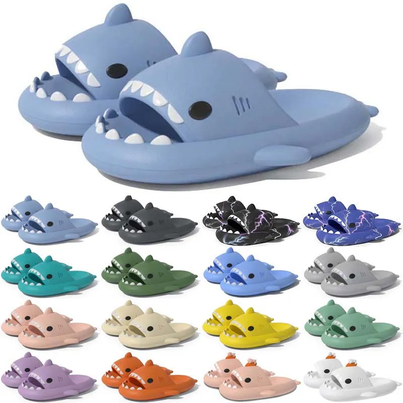 Ücretsiz Nakliye Tasarımcı Köpekbalığı Slaytları Sandal Terlik Kaydırıcıları Erkekler için Kadın Gai Sandallar Pantoufle Mules Erkek Kadın Terlik Eğitmenleri Flip Flops Sandles Color56