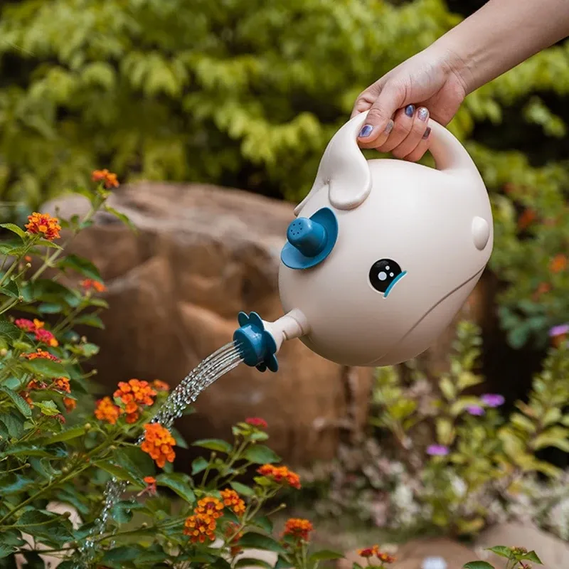 Sprayers Kawaii Cartoon Whale Watering Can Garden Tools Large Capacity Durable Household Water Device for Plants Flowers Watering