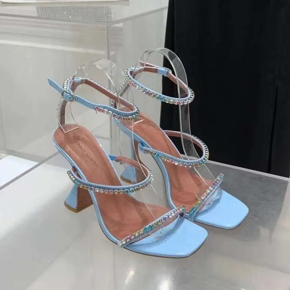 최고 품질의 Amina Muaddi Blue Real Silk Sandals 95mm 크리스탈 장식 스트랩 스풀 힐 힐 로마 신발 여성 여름 샌들 879