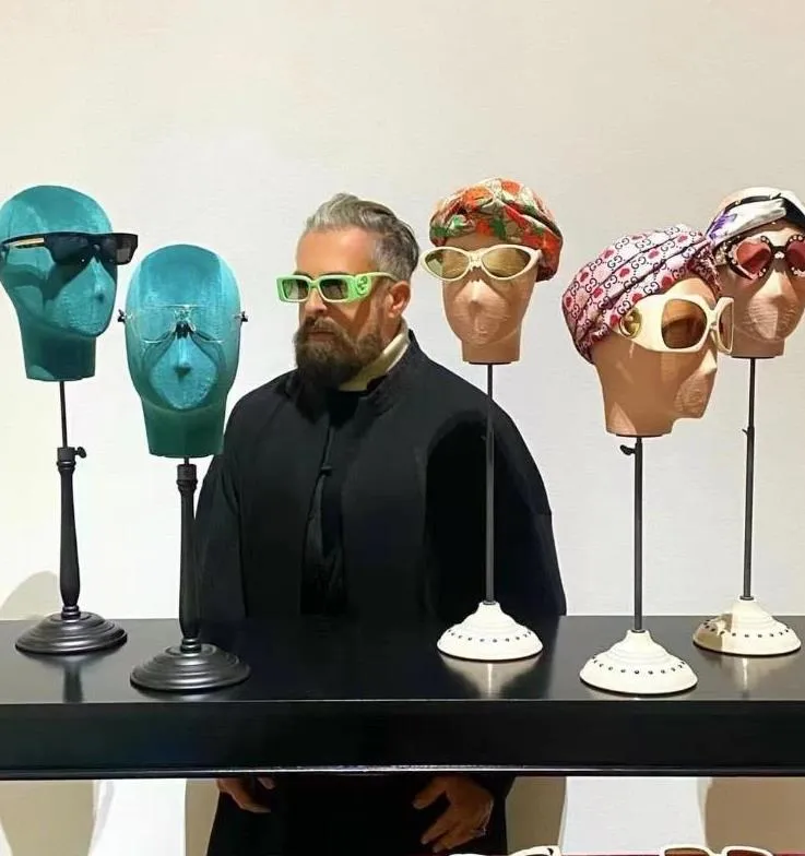 ファッションデザイナーサングラス男性用の豪華なサングラス放射線耐性メガネ移動マルチカラーオプションの新しい眼鏡
