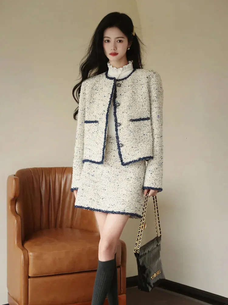 Lente Koreaanse hoogwaardige tweed tweedelige set luxe designer jas met lange mouwen Aline minirok past vintage outfitstijl 240226