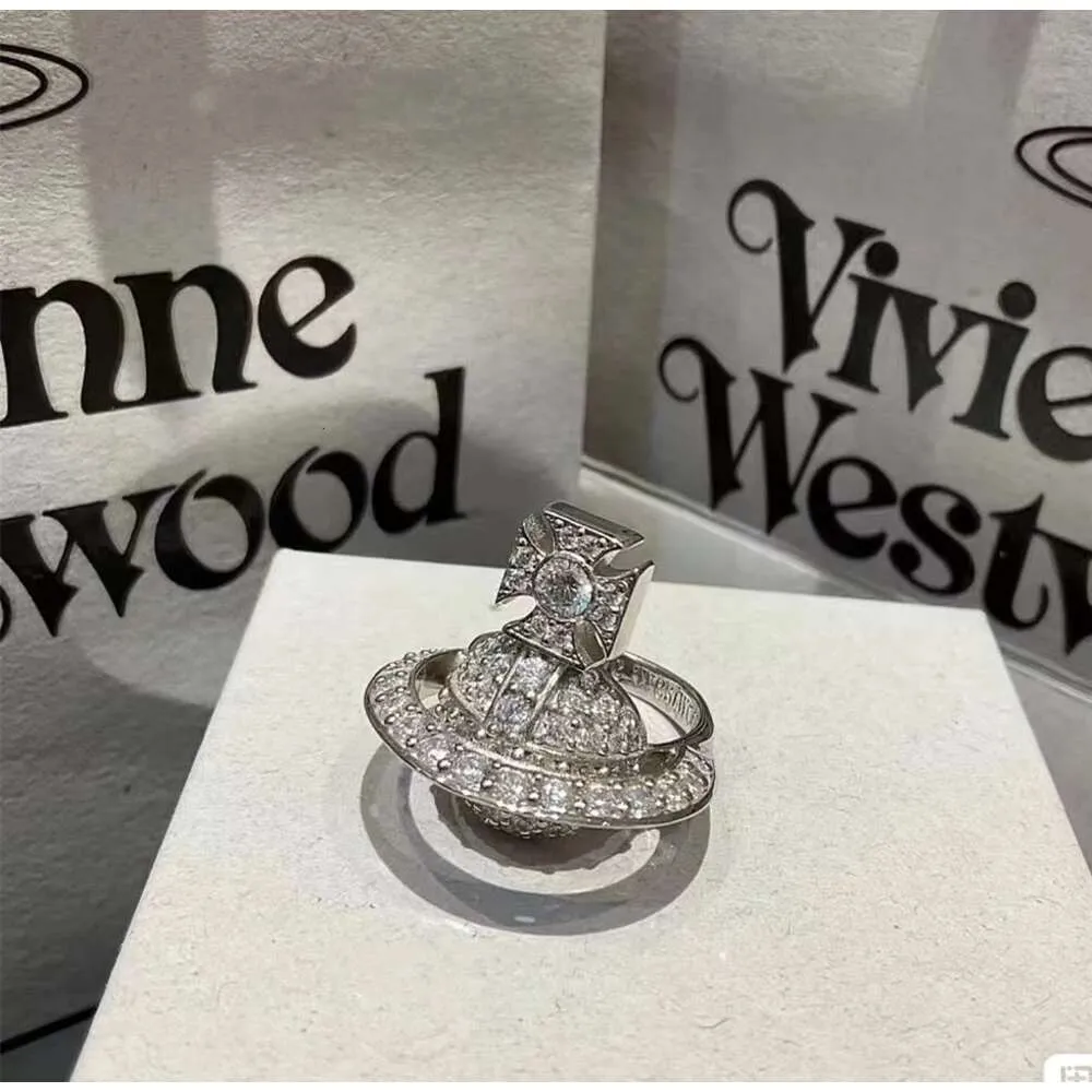 Designer VivieneWestwoods Bague Western Empress Dowager Planet Super Sparkling Full Diamond Bague à la mode et design de niche personnalisé Saturn Pendentif Open Wo