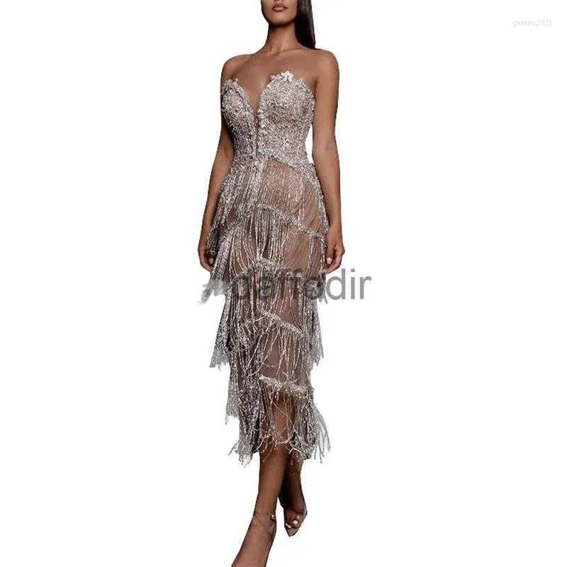 Grundläggande avslappnade klänningar Casual Dresses Party Women Elegangt Tassel Dress Sexig ärmlös rygglös stropplös Sling Mesh Prom Fringe -paljett 240304