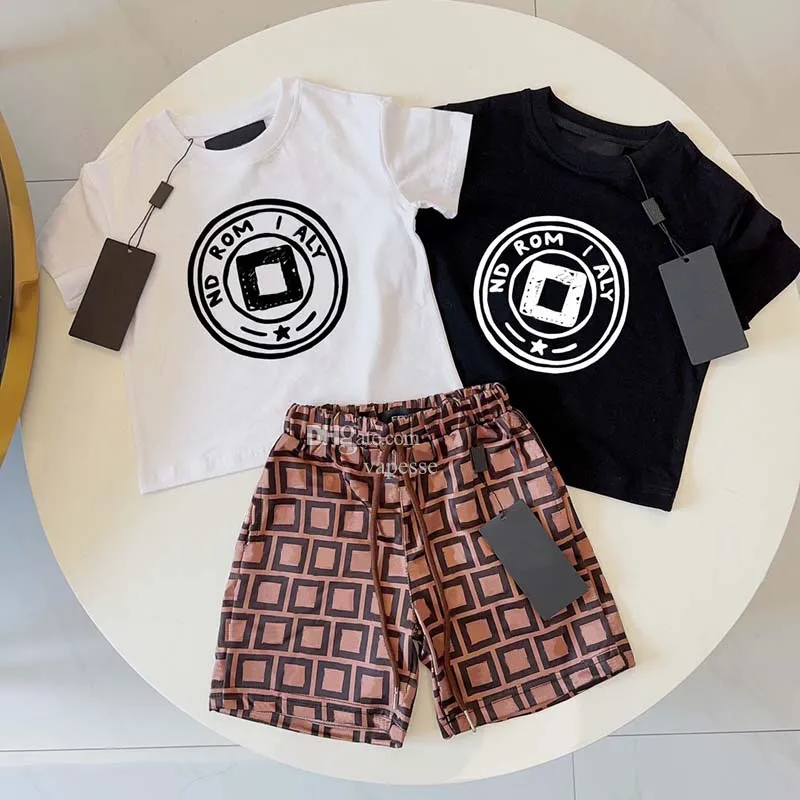 Kinderkledingsets meisjes jongens luxe designer merk baby klassieke pakken kinderzomer korte mouw korte broek met letters en letters mode shirt katoen u7ep#