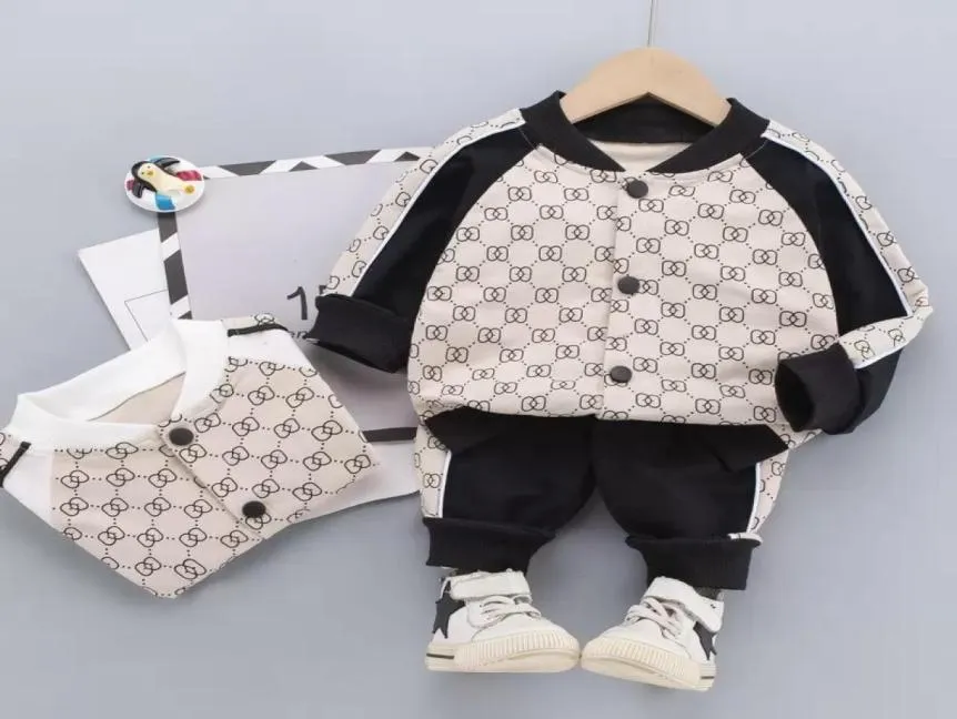 Yeni doğan kıyafetler seti 2021 yürümeye başlayan bebek çocuklar erkek bebek kıyafet mektubu tshirt üst pantolon 2pcs kıyafetler2524817
