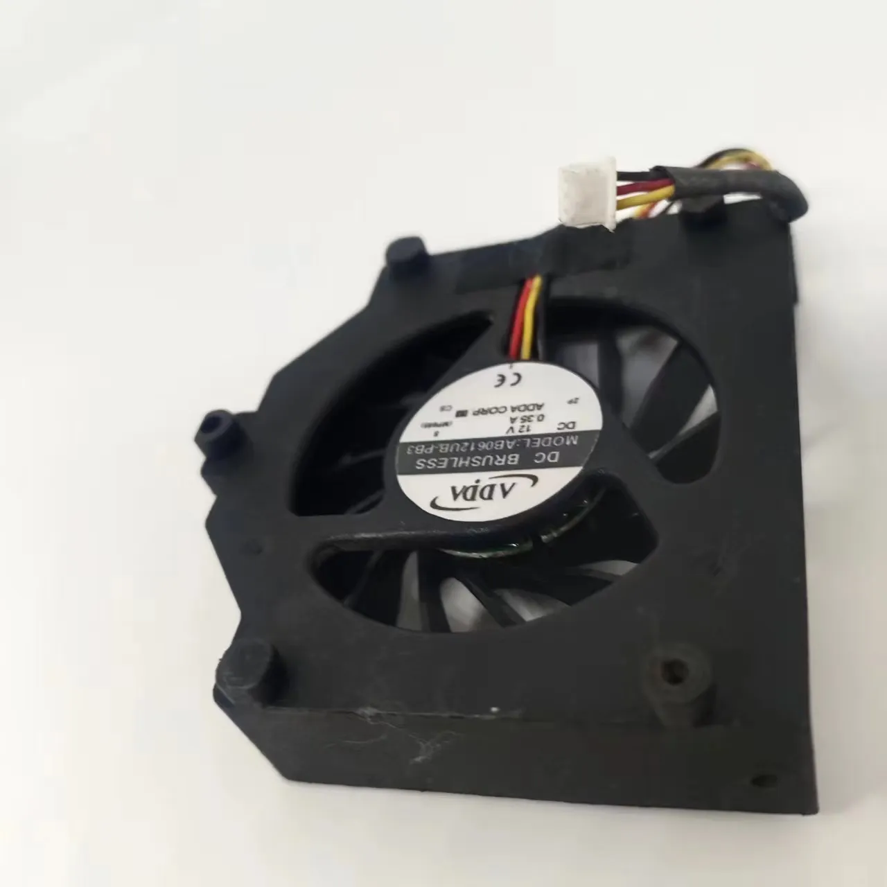 Gratis frakt Original Adda AB0612UB-PB3 DC12V 0,35A Square Integrated Machine Fan MSI Laptop Fan