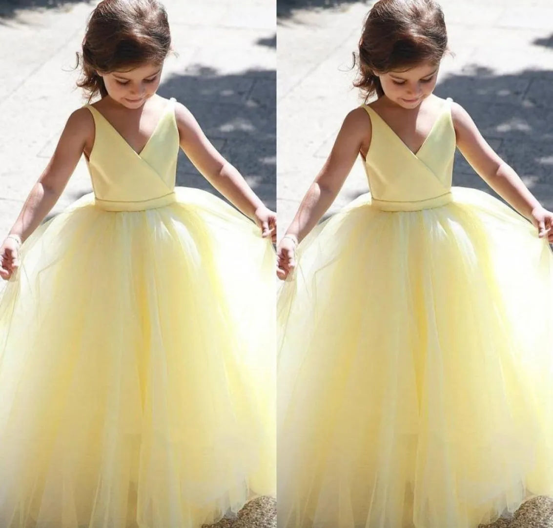 Söt gul prinsessan Flower Girl Dresses Vneck Ball Gown Tulle Long Toddler Pageant Dress Kids Party Dress First Communion Dress7484021