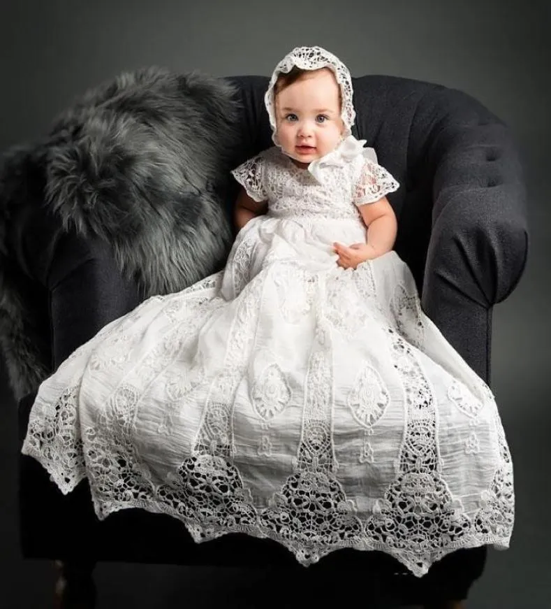 2019 Classic Newborn Applique Lace Christening Dresses With Short Sleeves For Baby Girl Baptism Gowns With Hat2421952