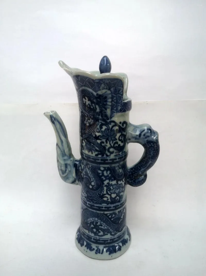 Bouteilles Yizhu Cultuer Art collecté Chine Vieille porcelaine bleue et blanche Fleur Dragon Flagon Pot H 8,3 pouces Cadeau de décoration familiale