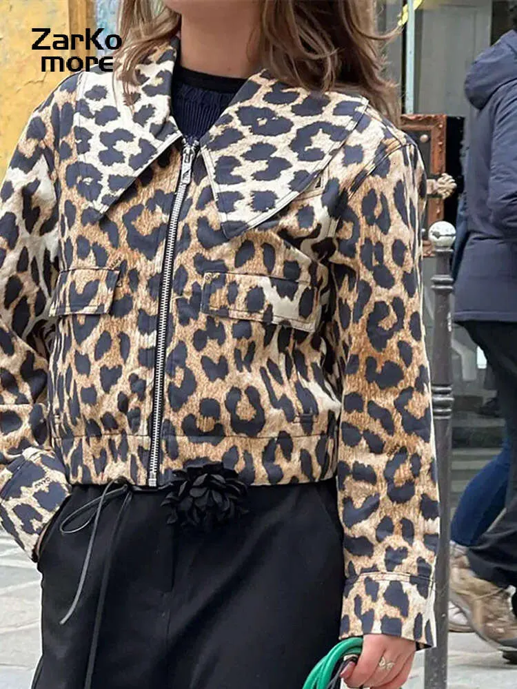 Abrigo corto con estampado de leopardo para mujer, chaqueta de bolsillo con cremallera de solapa de manga larga, nuevo estilo informal, prendas de vestir de calle holgadas, primavera 2024