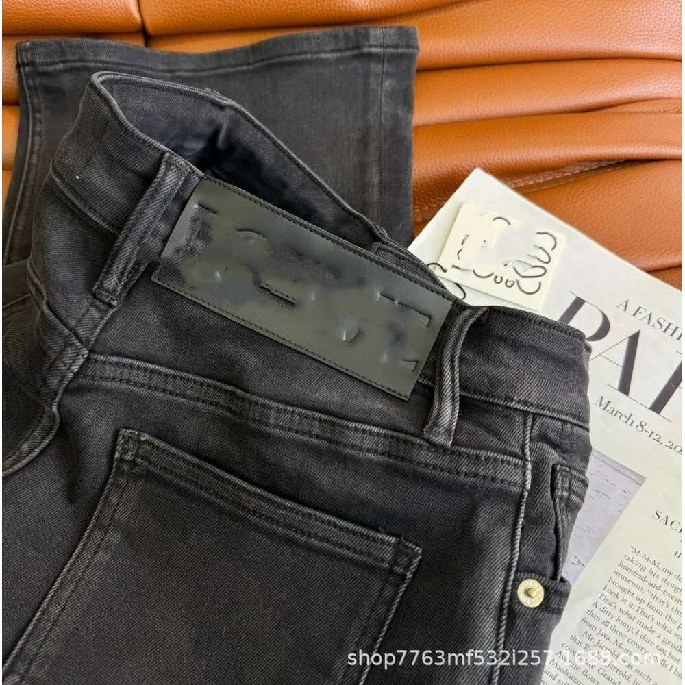 24 سنة في أوائل الربيع الجديد تصميم متخصصة جديدة المطرز مغسول الجينز جينز جينز مصمم جينز