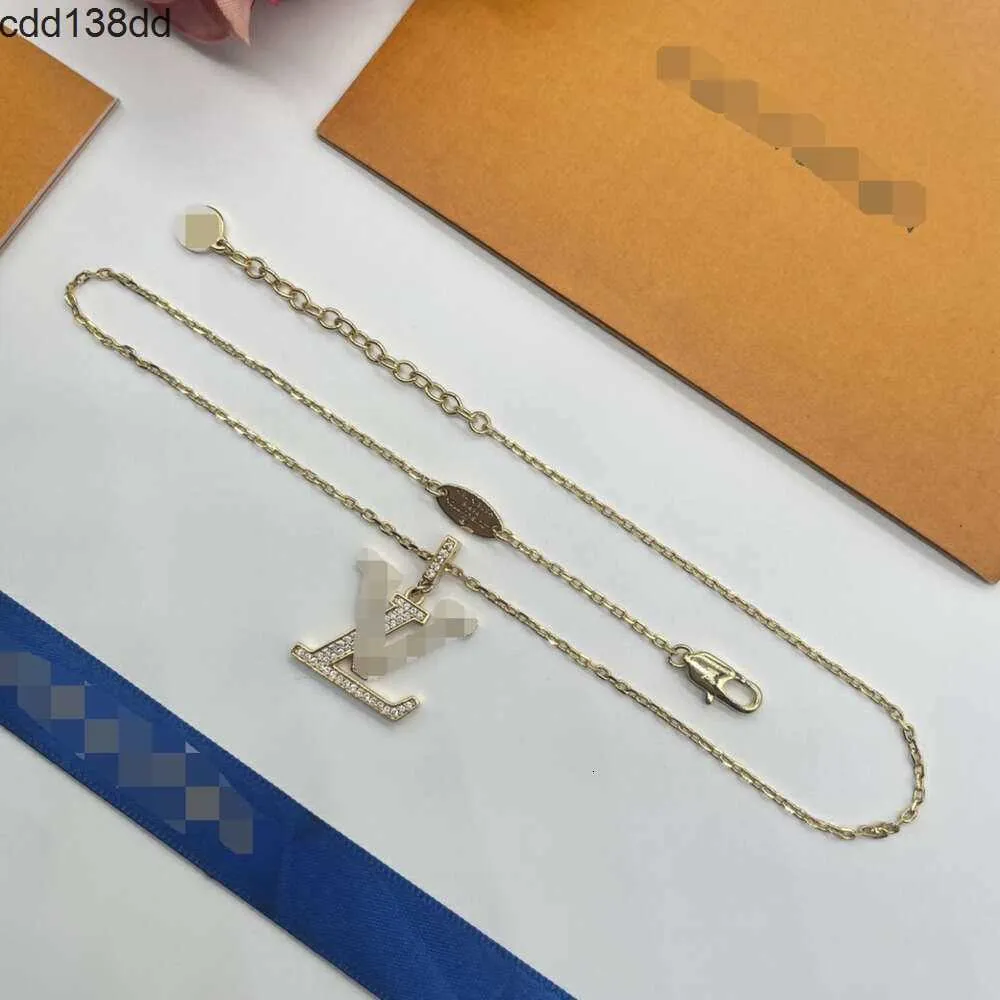 Hänge halsband lyx varumärke halsband gåva hänge designer mode smycken cjeweler brev pläterad guld silver kedja för män kvinna trendig tiktok har halsband j