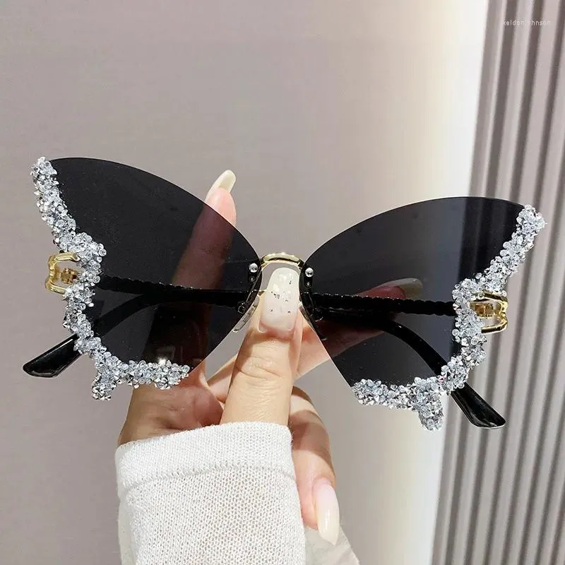 Okulary przeciwsłoneczne ramy 2024 Butterfly w kształcie diamentu bezszrażane dla kobiet i osobowości przesadzone
