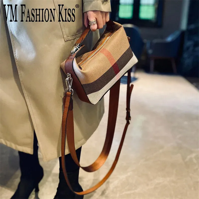 VM FASHION KISS Trend Striped Underarm Bag Canvas Genuine Leather Pillow Shoulder Messenger Bag Female Handbag 240226