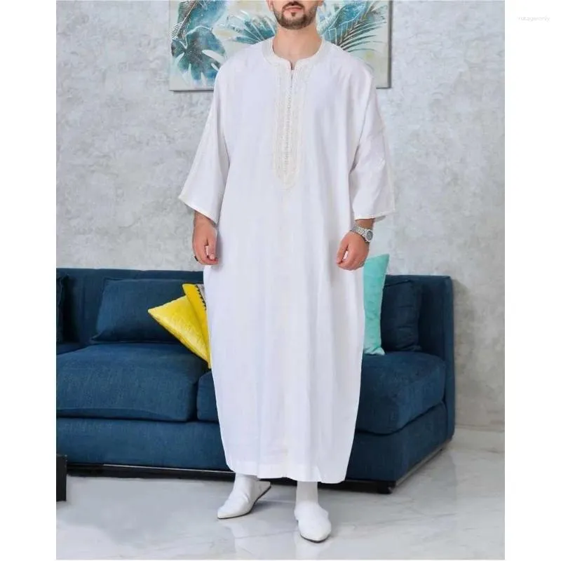 Vêtements ethniques 2024 Arabe Men's Robe Wholesale European et American Muslim Embrodery Style
