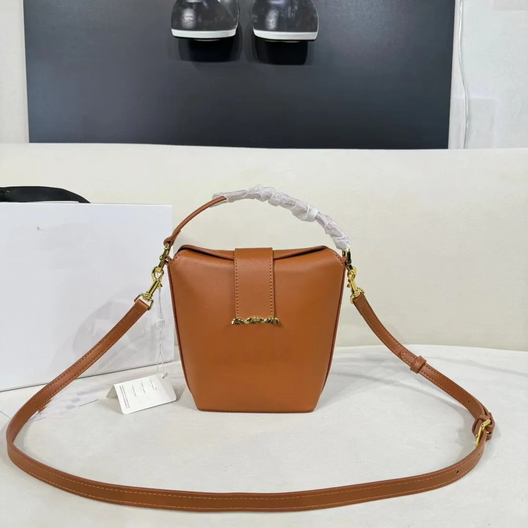 High-end 5A spring and summer new products, charming design, classic small bucket bag style, mobile phone bag, lipstick bag, gold hardware designer bag, classic crossbody