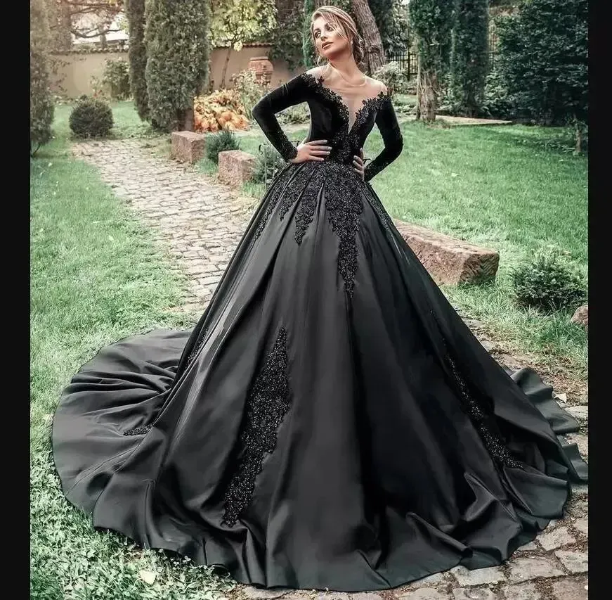 2024 Princess Plus Size Unique Black Gothic Ball Gown Wedding Dresses Bridal Gowns Sheer Neck Satin Långärmar Lace Appliquedbeading Dress Marriage
