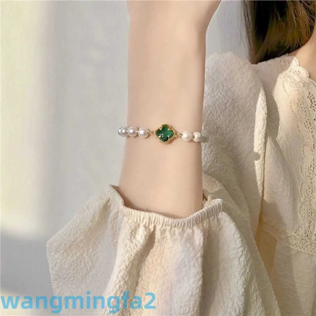 2024Jewelry Designer Vans Four-Leaf Clover Armband Ny imitation Pearl Zircon Female Internet Celebrity Mode Clover Nisch Design Armband