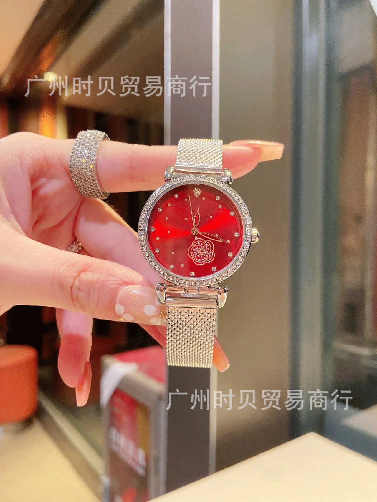 36% OFF relógio Xiaoxiangjias novo diamante incrustado requintado camélia flor elegante pequeno disco de quartzo feminino