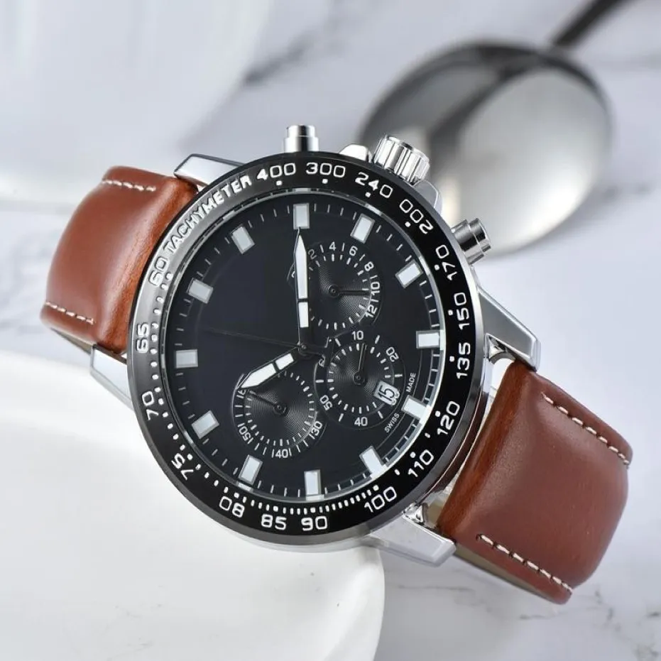 2022 Högkvalitativa män Luxury Watches Six Stitches Series alla ratten arbetar Mens Quartz titta på europeiska toppmärken läderband FAS285B