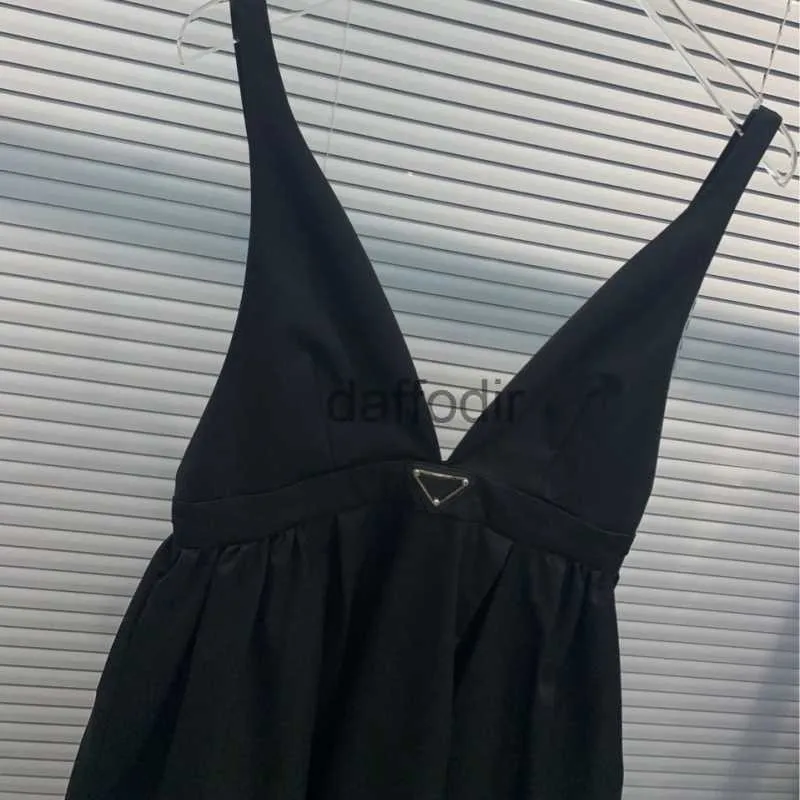 Robes décontractées de base Robes décontractées de créateurs Femmes mode robe sans bretelles français sexy petite robe noire tout robe de dîner décontractée jupe 240304